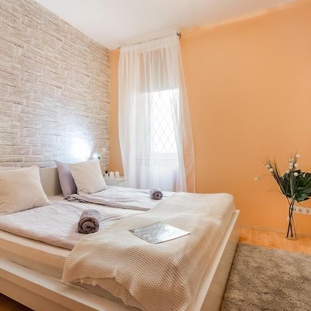 Central Premier Apartment Budapest Bagian luar foto
