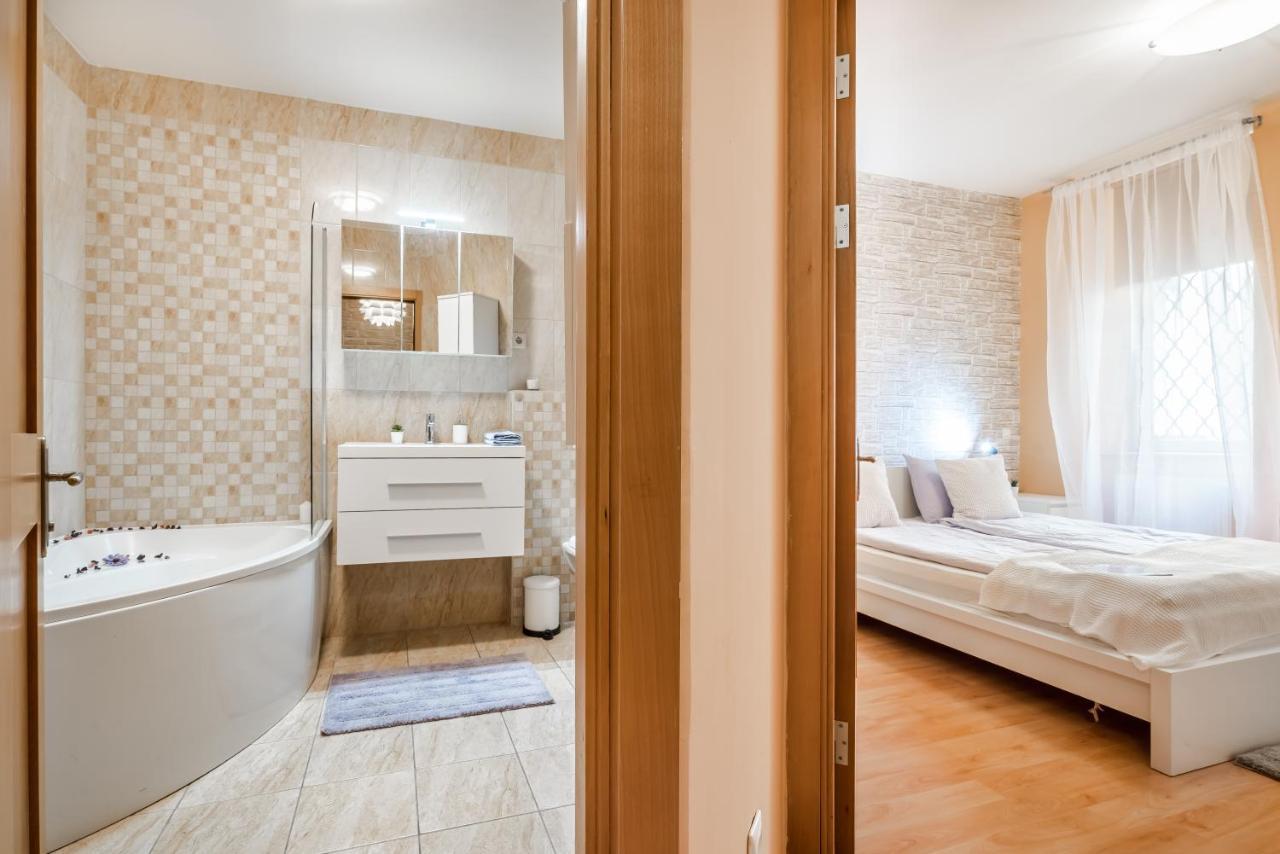Central Premier Apartment Budapest Bagian luar foto