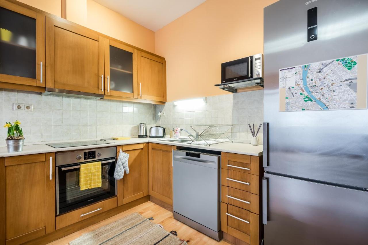 Central Premier Apartment Budapest Bagian luar foto