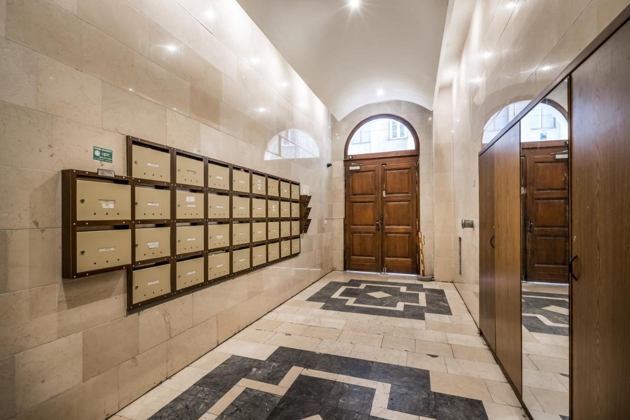 Central Premier Apartment Budapest Bagian luar foto